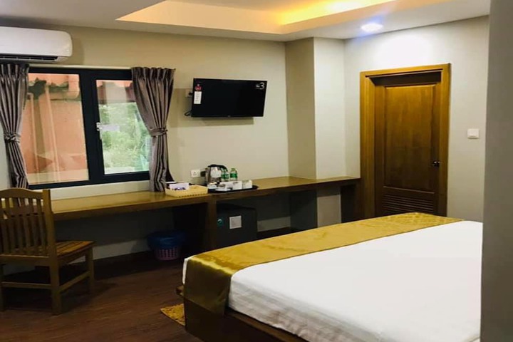 Room 11 of 34