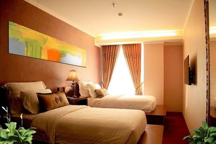 Room 3 of 16