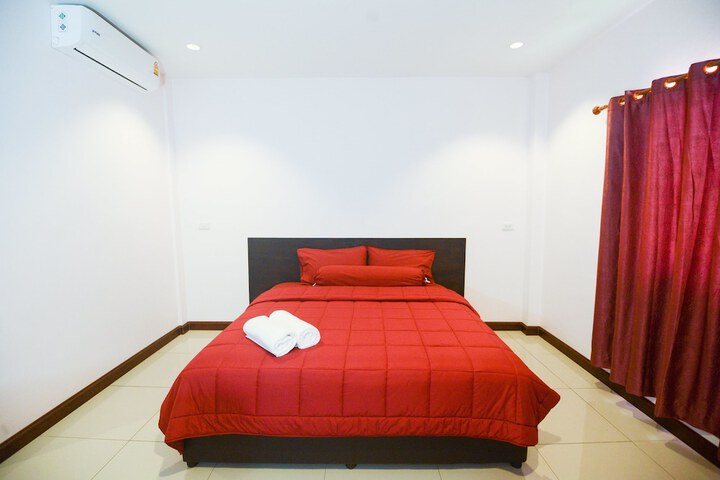 Room 4 of 27