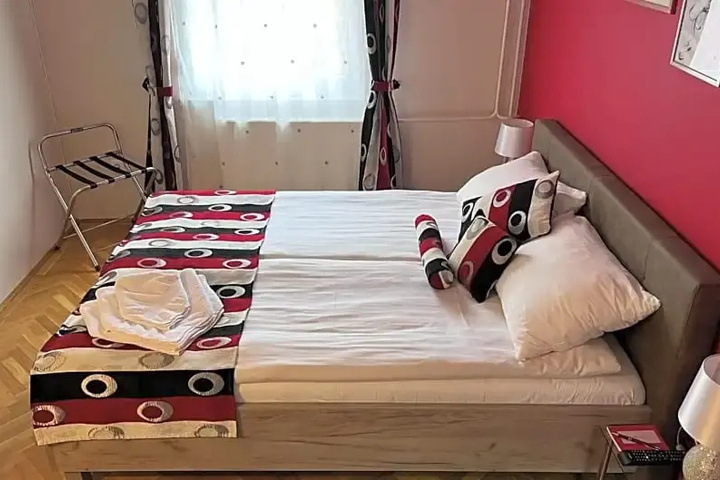 Room 5 of 19
