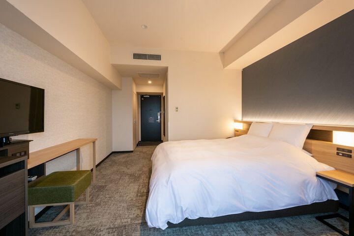 Room 6 of 83