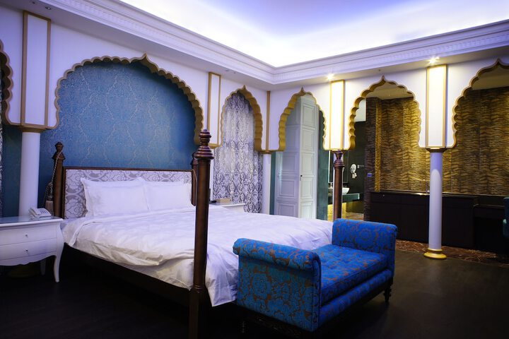 Room 27 of 78