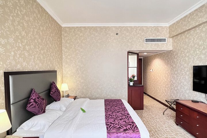 Room 9 of 37