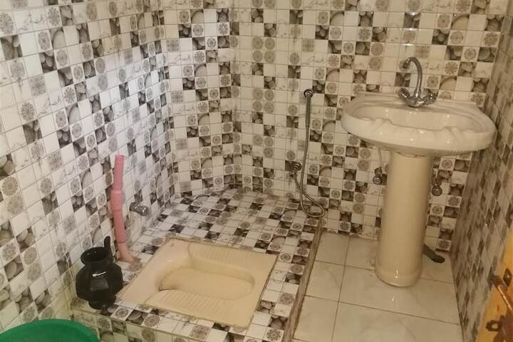 Room 5 of 6