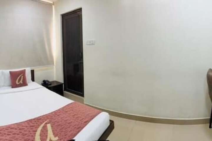 Room 9 of 27