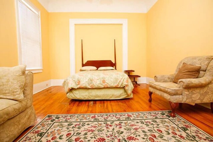 Room 6 of 13