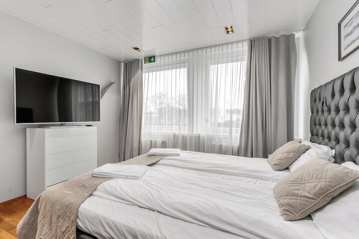 Room 51 of 82