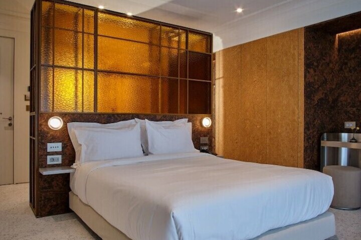 Room 52 of 67