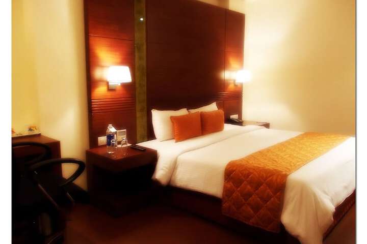 Room 4 of 32