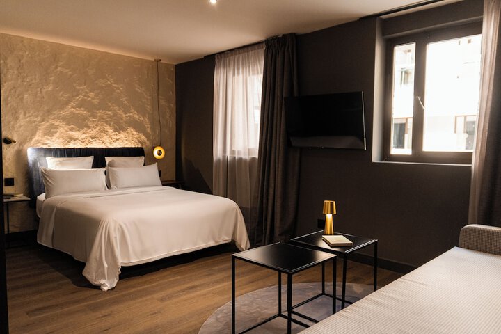 Room 45 of 77
