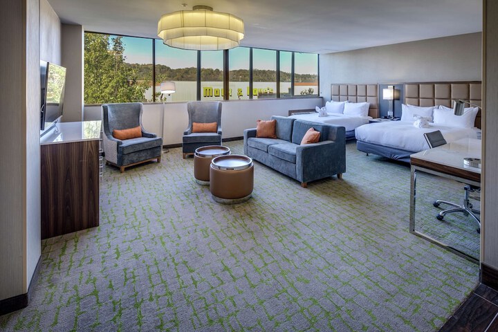 Queen Bed Accessible (8 of 12)
