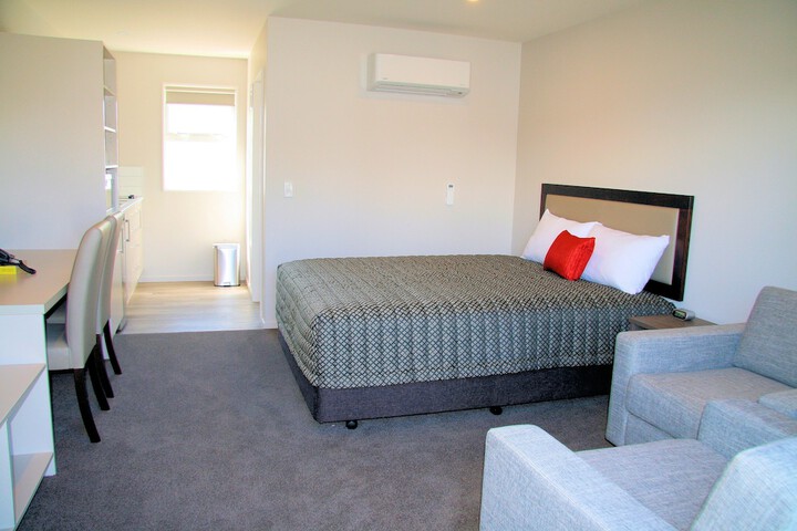 Room 10 of 33