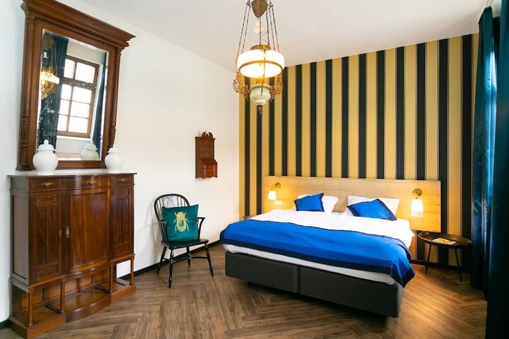 Room 4 of 76