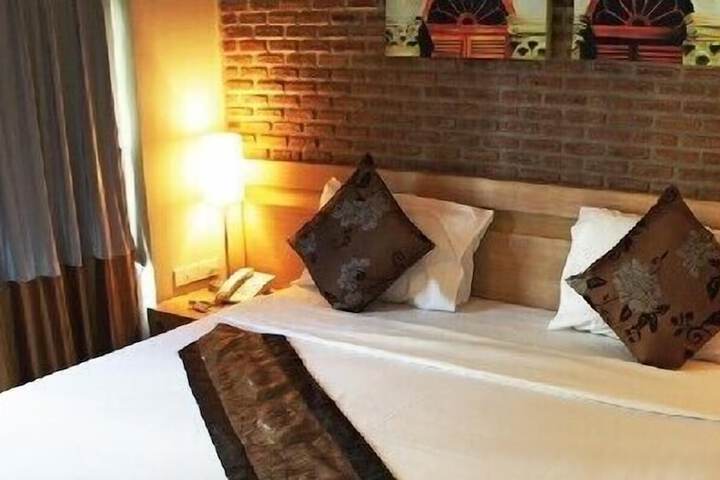 Room 2 of 49