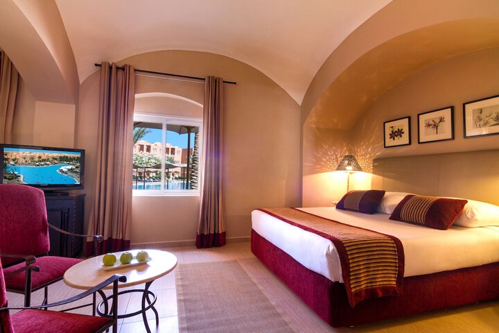 Room 5 of 190