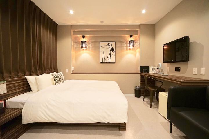 Room 18 of 77