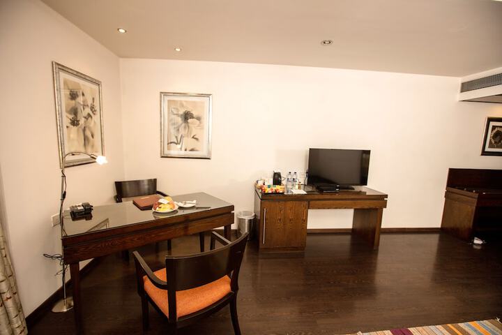 Room 8 of 69
