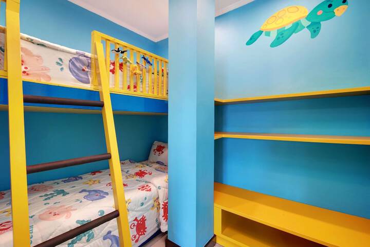 Room 10 of 100