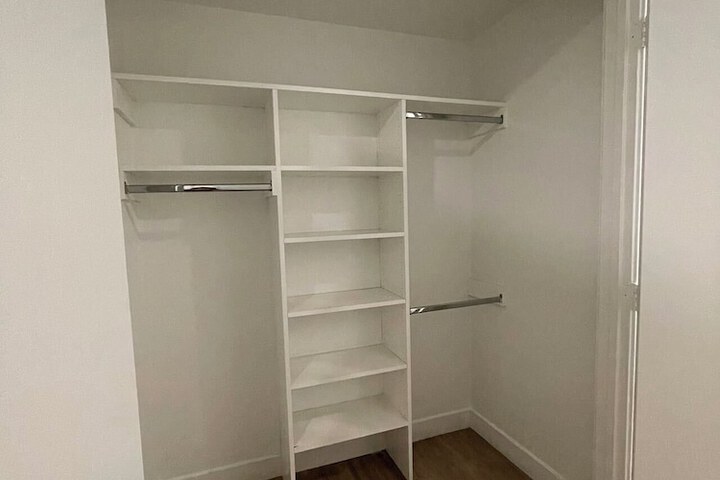 Room 5 of 16
