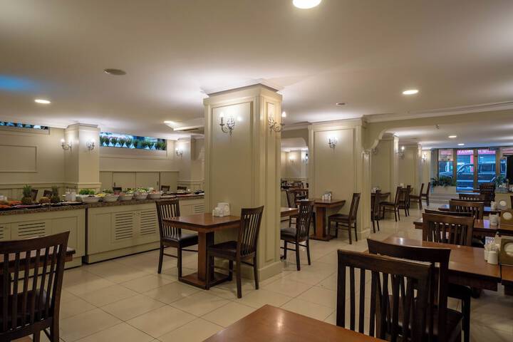 Dining 42 of 72