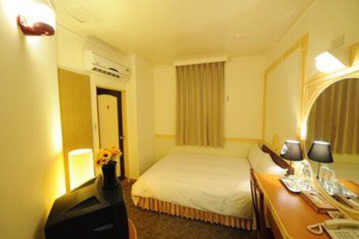 Room 6 of 42