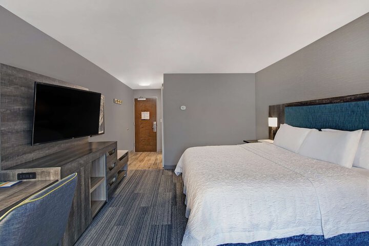 1 King Bed Accessible (11 of 13)