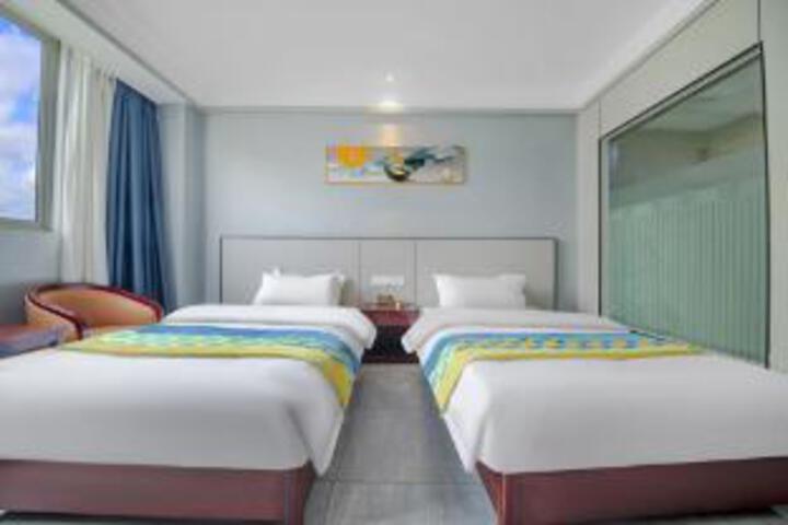 Room 7 of 8