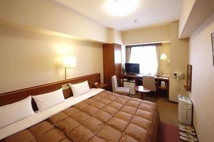 Room 4 of 52
