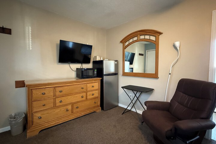 Room 11 of 28