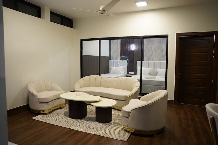 Room 33 of 84