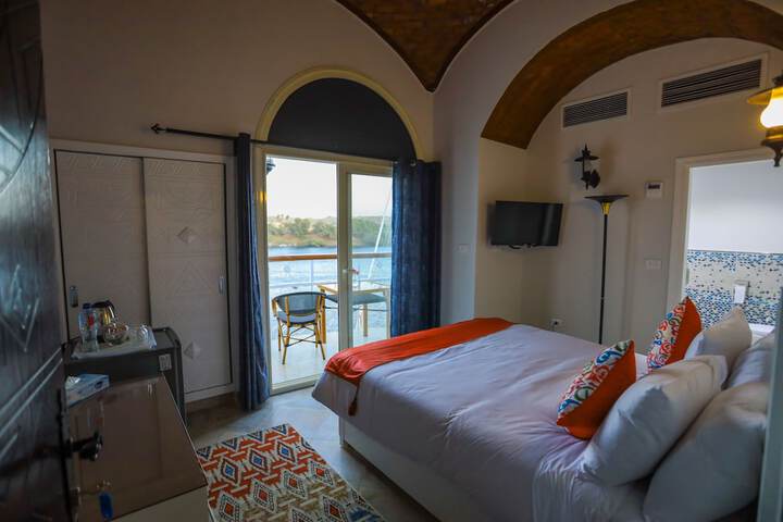 Room 4 of 38