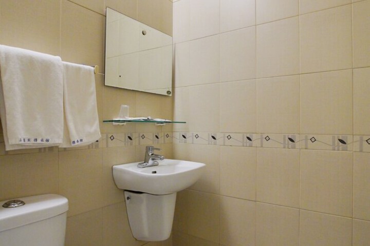 Room 42 of 66