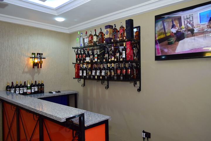 Lounge 18 of 20