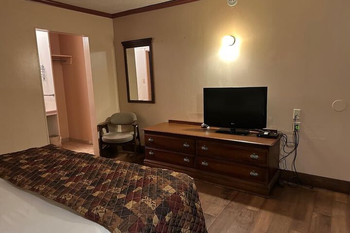 Room 6 of 51
