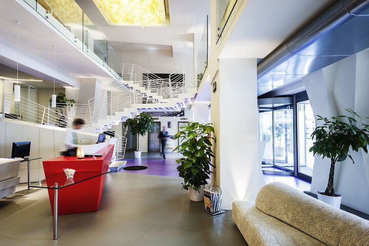 Entrance & Lobby