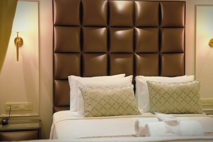 Room 10 of 35