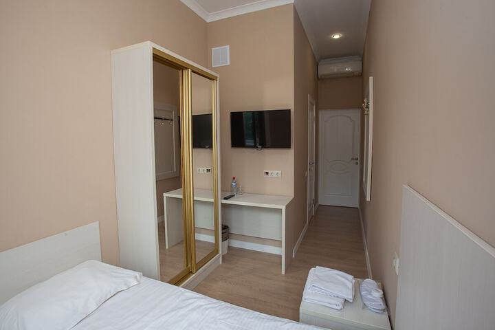 Room 5 of 49