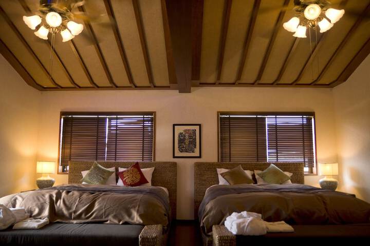 Room 4 of 18