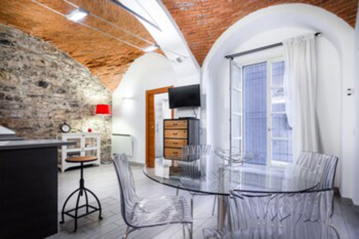 Room 7 of 16