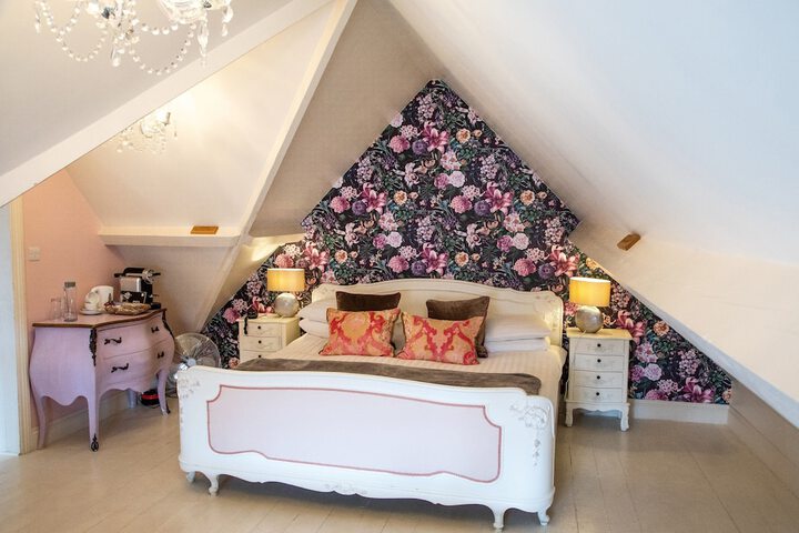 Room 33 of 59