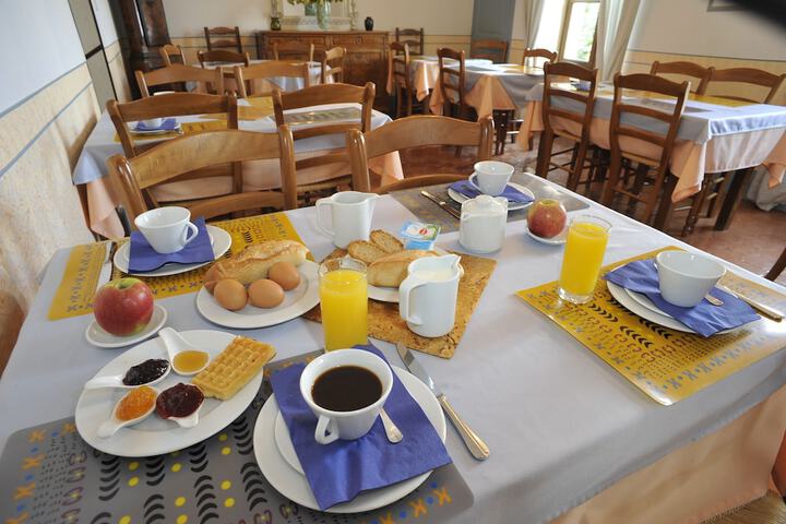 Breakfast/Coffee Service 35 of 48