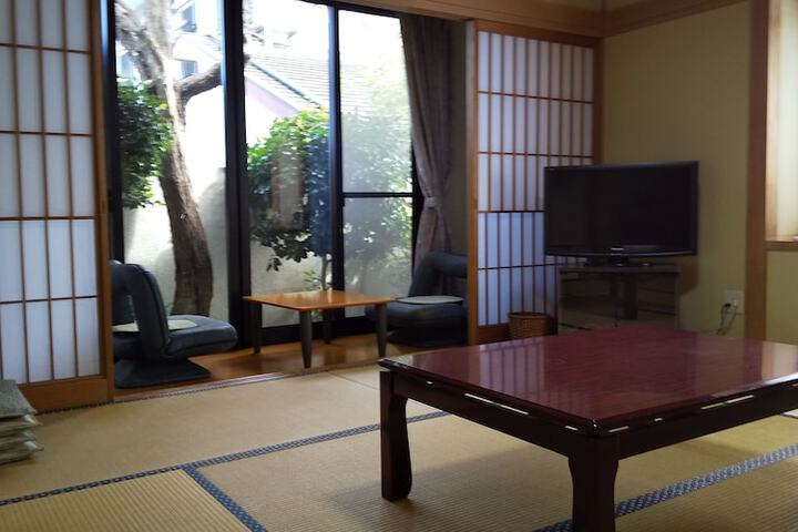 Room 2 of 3