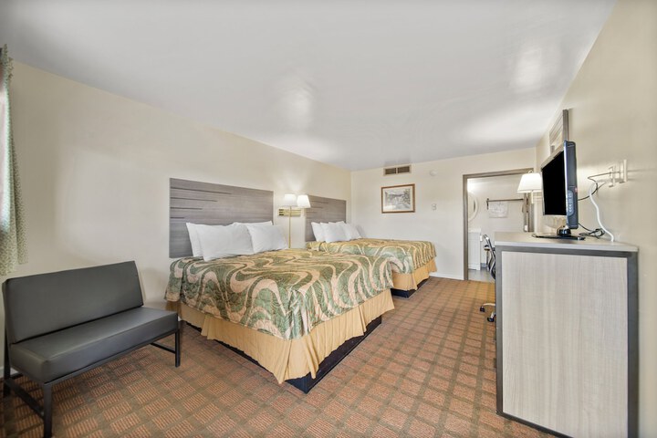 Room 8 of 38