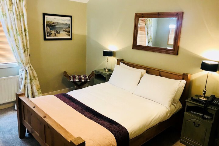 Room 3 of 28