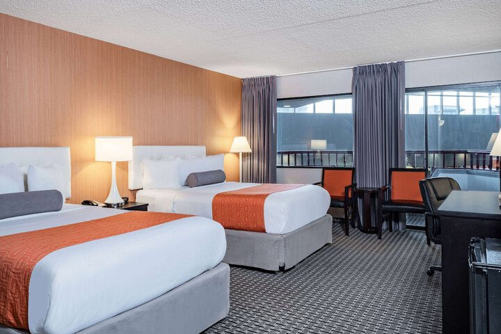 2 Double Beds (3 of 7)