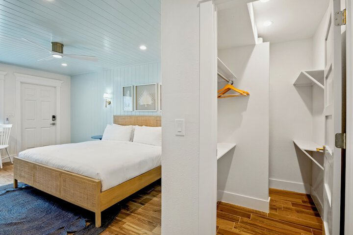 Room 45 of 230