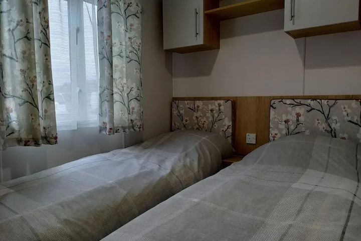Room 2 of 13