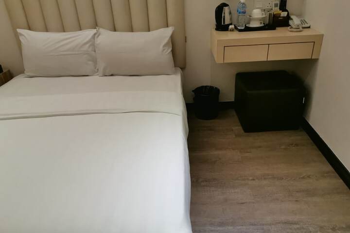Room 11 of 31