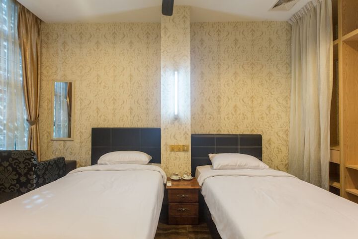 Room 9 of 29