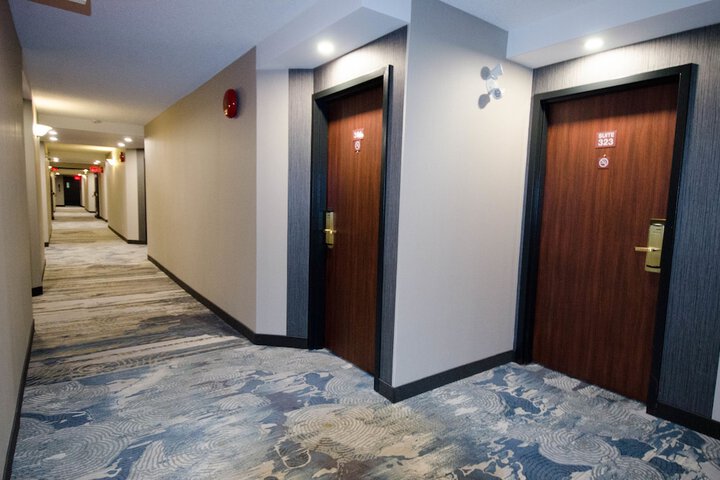 Ballroom/Hall 28 of 32